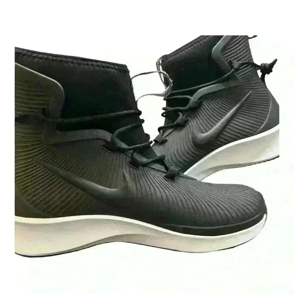 LIKE NEW Nike Binzie Boot 'Black White' size 5Y - Picture 9 of 10